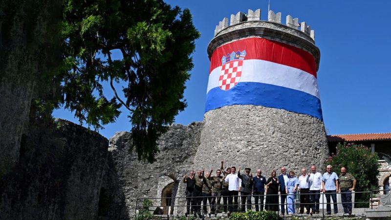 ZASTAVA NA TRSATSKOJ GRADINI - 310725 - 039