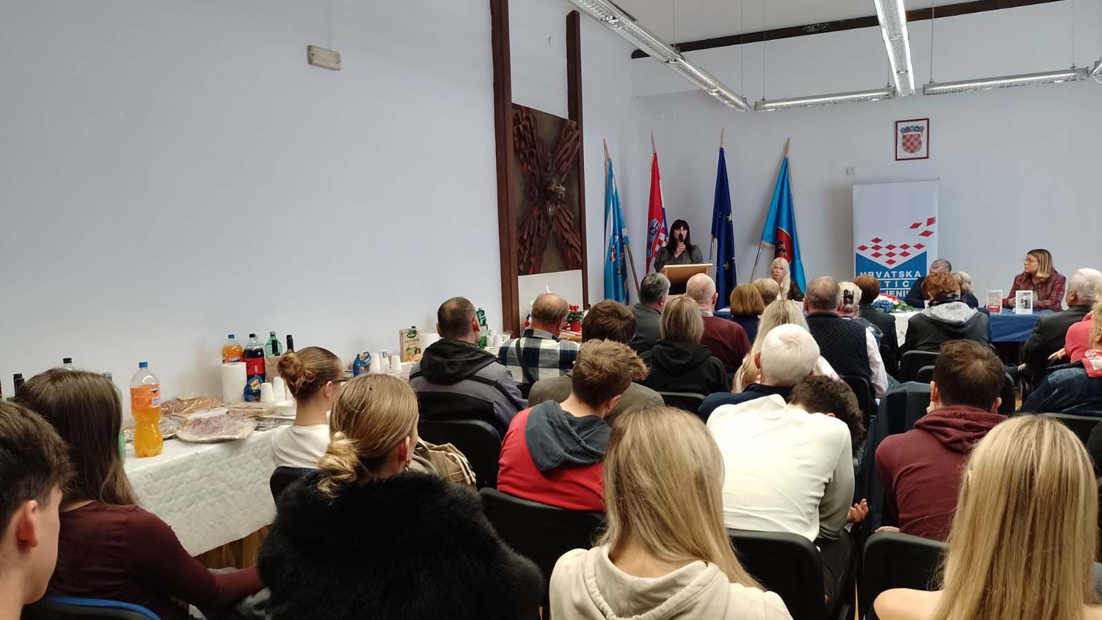 ZUDR PREDSTAVLJANJE ROMANA (1)