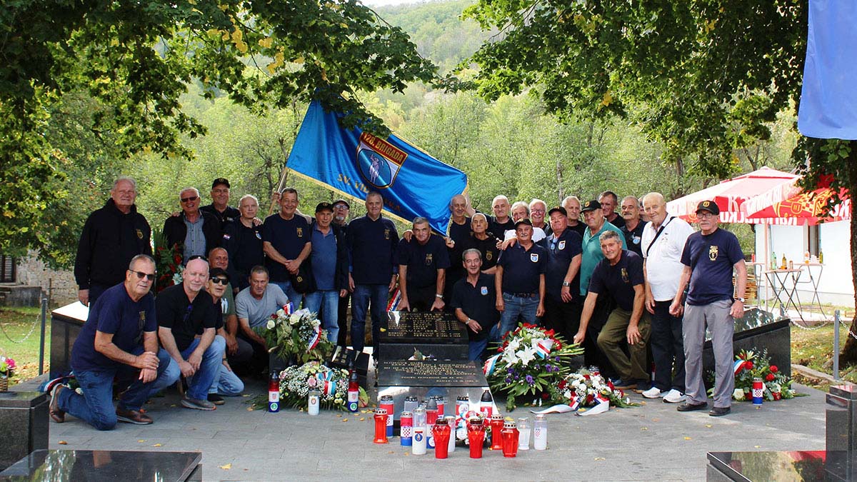SVEČANO OTVOREN OBNOVLJENI SPOMENIK POGINULIMA U ČANKU